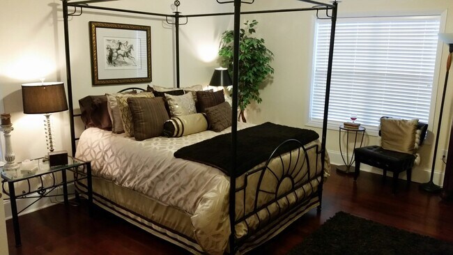 Master bedroom - 6605 Central Pacific Ave