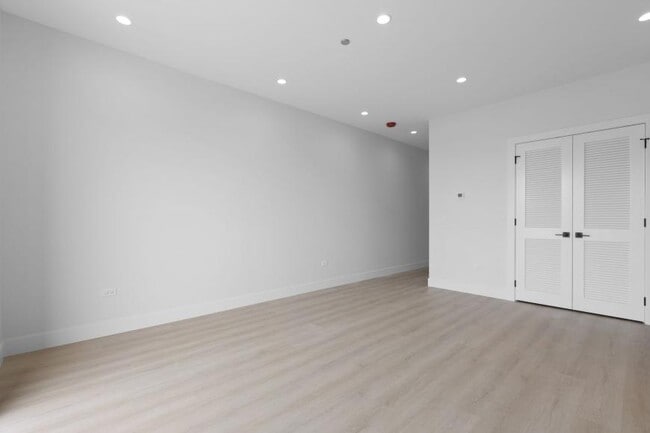 Building Photo - 1 bedroom in Chicago IL 60613