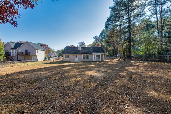 Building Photo - Cute Ranch Beauty in Covington, Fenced Back yard: Granite counter tops
