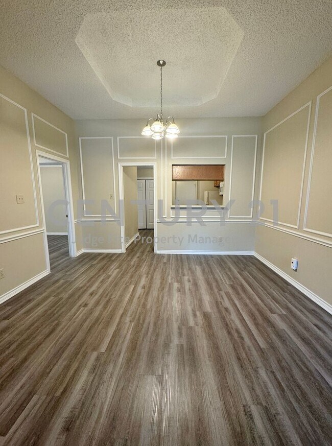 Building Photo - Stunning 3/2/2 Duplex in DeSoto For Rent!