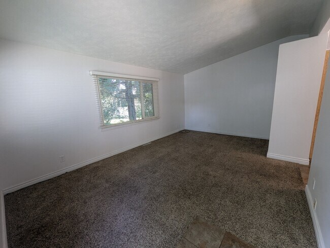 Building Photo - 2566 S 150 W