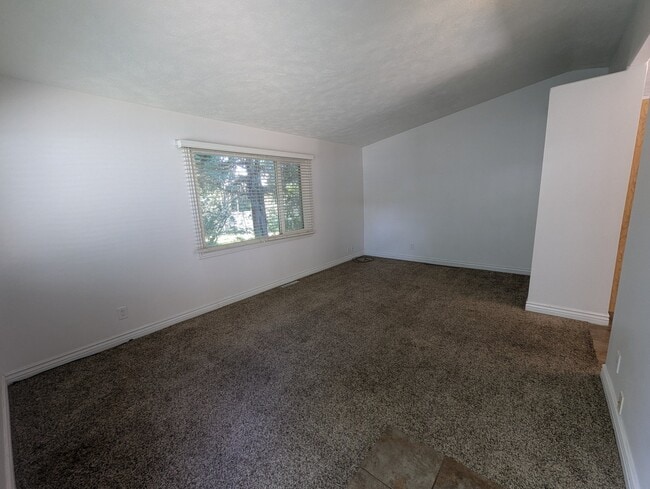 Photo - 2566 S 150 W (Bountiful, UT) House