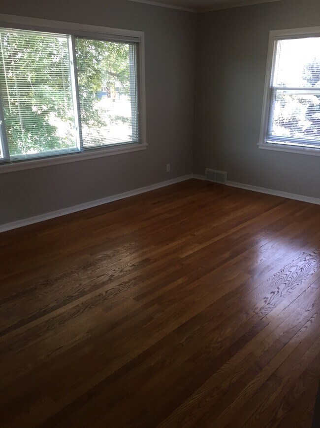 Living Room - 1206 S Midvale Blvd