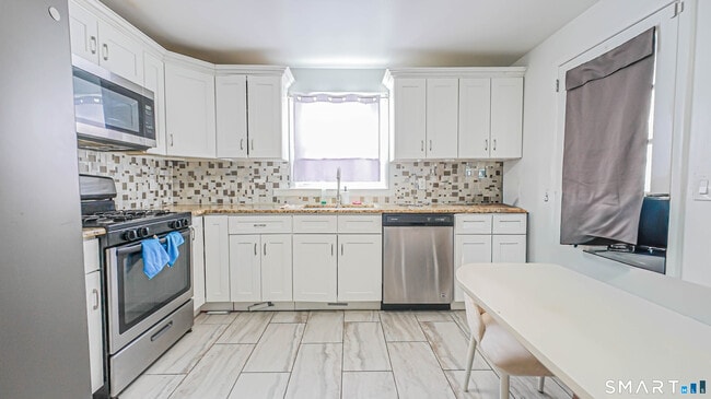 Building Photo - 243 Sunshine Cir