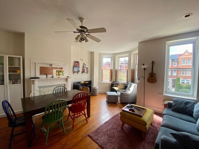 Building Photo - For Rent: Charming Living on St. Paul Stre...