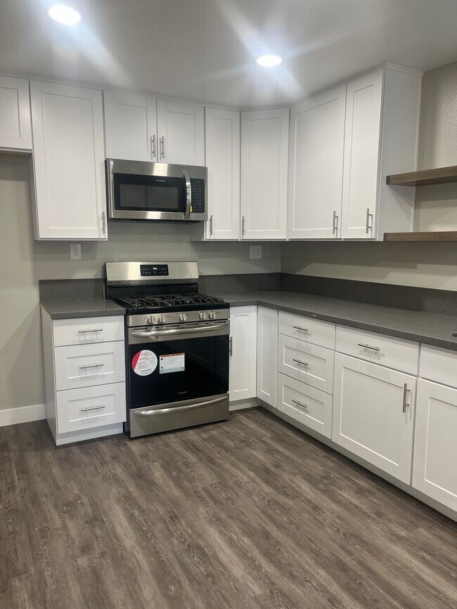 Building Photo - Completely Remodeled Beauty