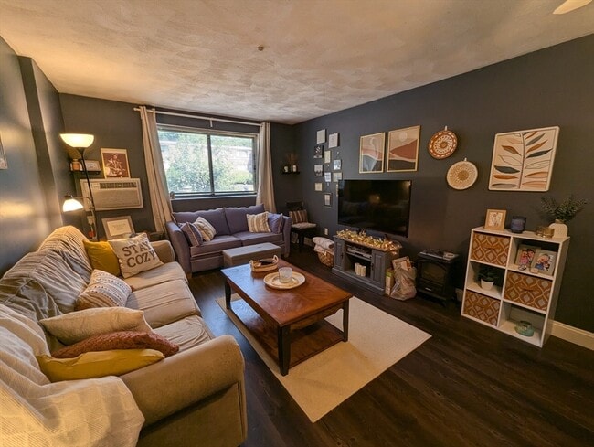 Building Photo - 65 Milliken Ave