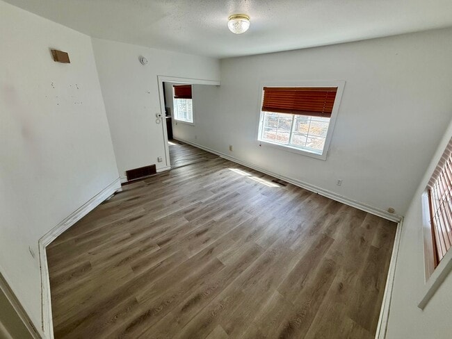 Building Photo - JAK Duplex