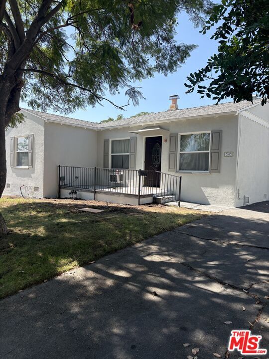 Building Photo - 5529 Cartwright Ave