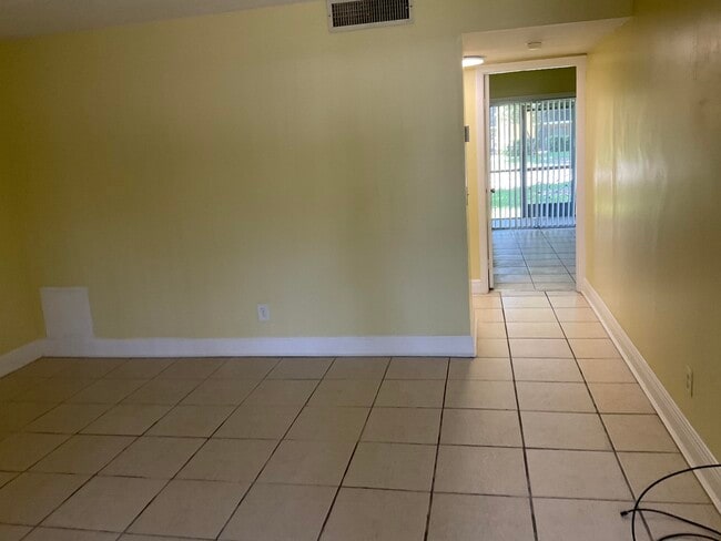Foto del edificio - 310 Meadows Cir