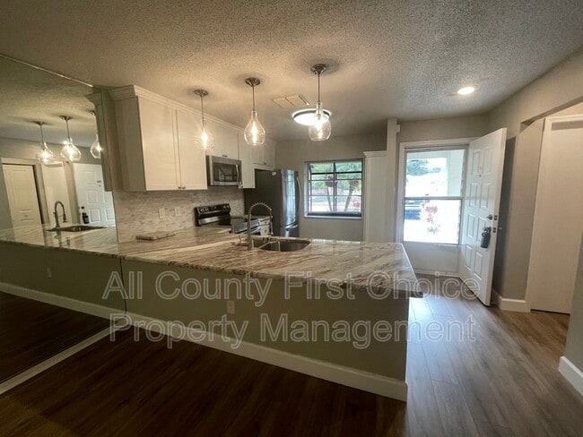 Foto del edificio - 7633 Piping Rock Ct