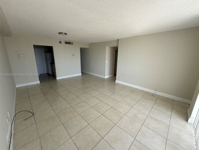 Foto del edificio - 2000 NE 135th St