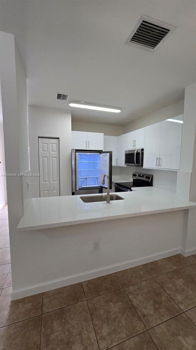Building Photo - 1480 NE 33rd Ave