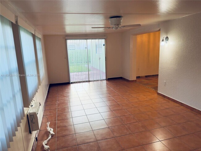 Foto del edificio - 8510 NW 8th St