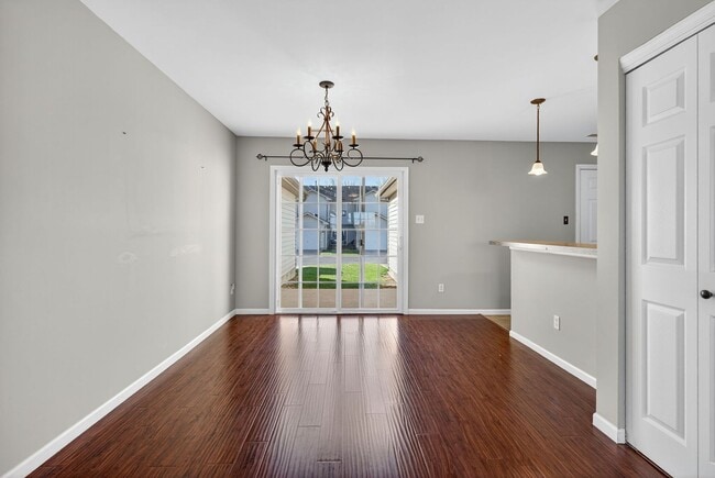 Foto del edificio - Spacious 3BR Townhome Across From Neighbor...