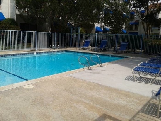 Foto del edificio - 8324 Regents Rd