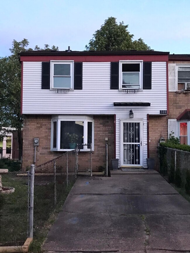 Building Photo - 310 Enright Ct