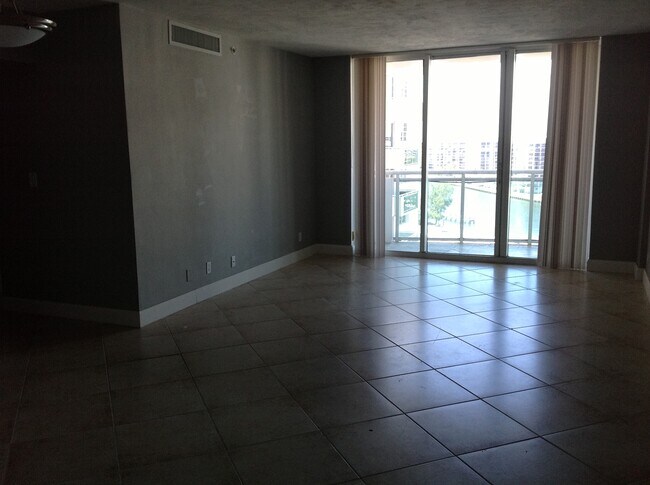Building Photo - 3001 S Ocean Dr