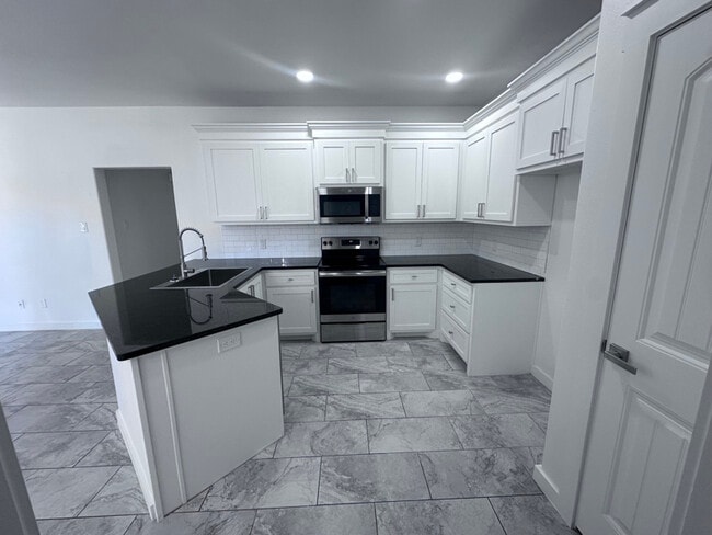 Building Photo - 11902 Evanston Ave