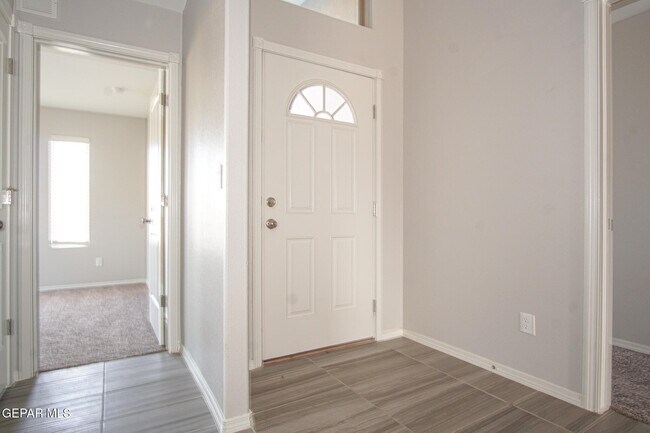 Foto del edificio - 14740 Charles Foster Ave