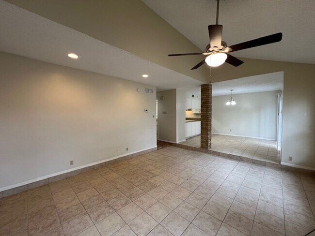 Foto del edificio - Quadrangle Townhome