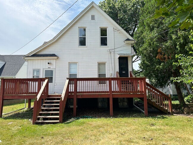 Building Photo - 802 Grand CT Lease Only