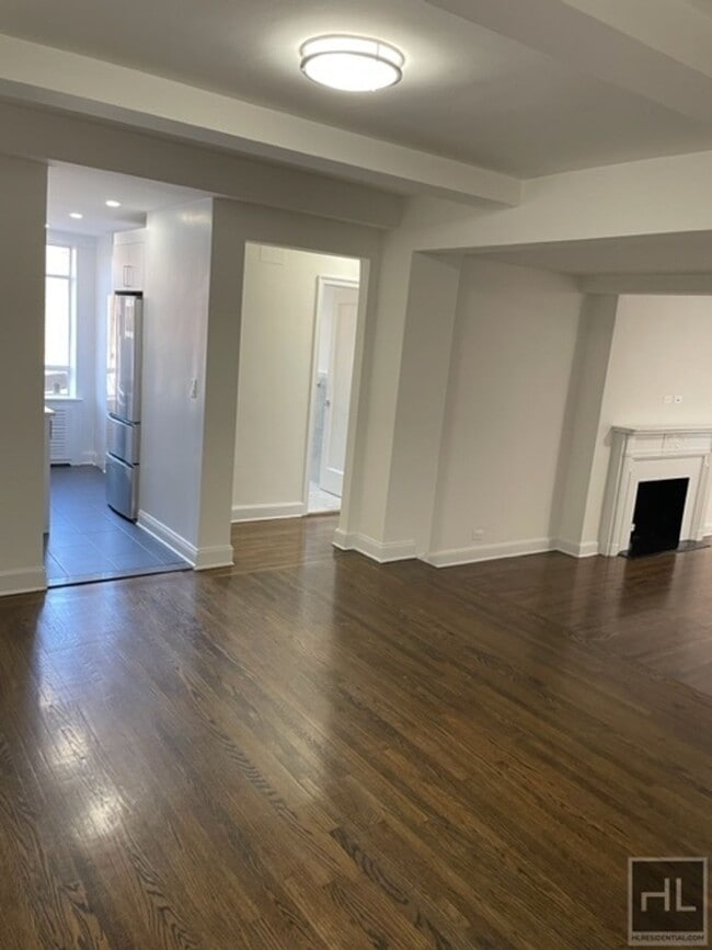 Building Photo - FIFTH AVENUE