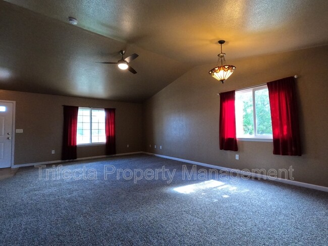 Building Photo - 3627 Glenbarr Ct