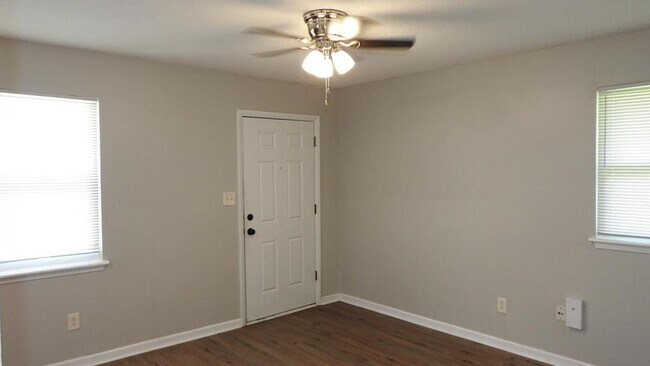 Foto del edificio - 408 NE Westwind Dr