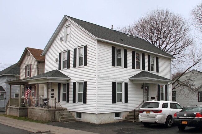 Building Photo - 16 Pleasant St