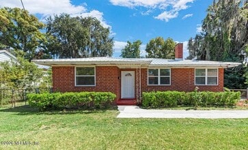 Building Photo - 7115 Lucky Dr E