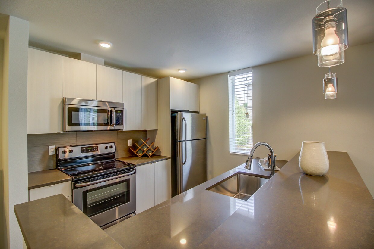 Foto principal - 686 SE Spokane St