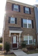 Building Photo - 2736 Pinebrook Rd