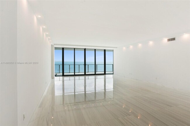 Foto del edificio - 360 Ocean Dr