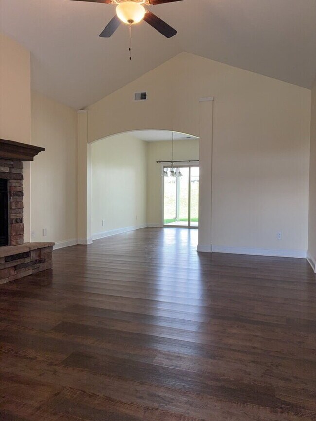 Foto del edificio - "Charming 3-Bedroom Home with 2 Full Baths in Greenville's Forest Ridge!"