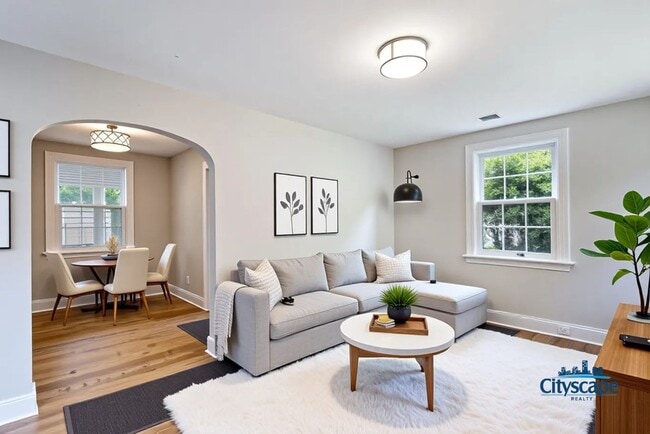 Building Photo - ADORABLE BUNGALOW NEAR MAYMONT AND JAMES R...
