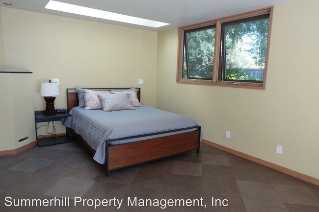 Building Photo - 214 Verano Dr
