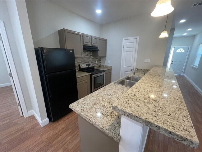 Building Photo - Beautifully remodeled, three bedroom, one ...