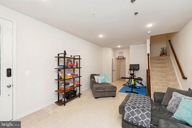 Building Photo - 24525 Glenville Grv Ter