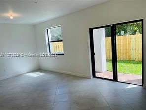 Building Photo - 3 br, 3.5 bath Townhome - 275 SW 159th Ter