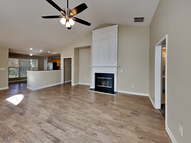 Building Photo - 6630 Waveland Dr
