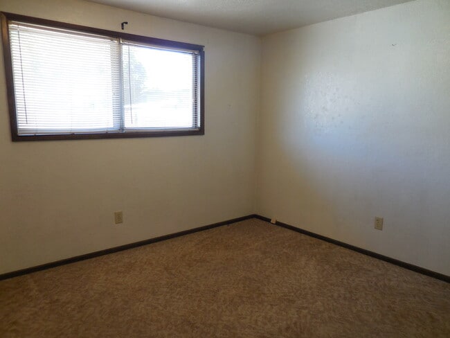 Building Photo - 1208 Iowa St