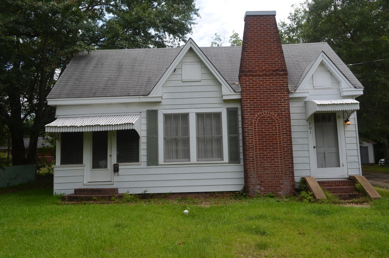 Foto principal - 201 N Farmerville St