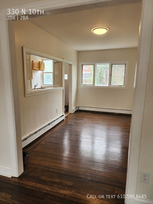Building Photo - 330 N 10th-