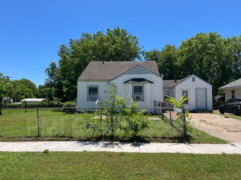 Primary Photo - 342 E Woodrow St