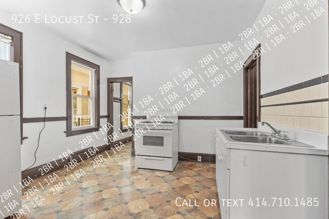 Building Photo - 926 E Locust St