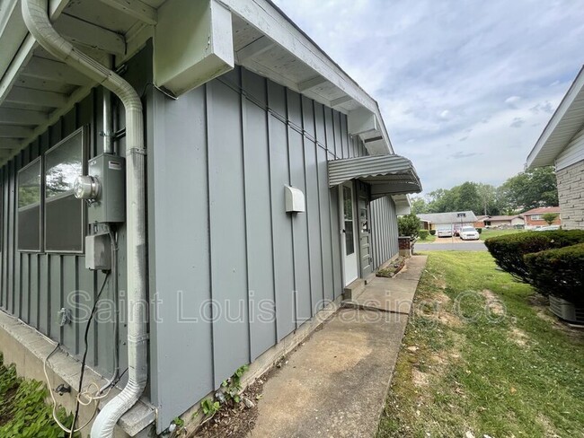 Building Photo - 11160 Landseer Dr