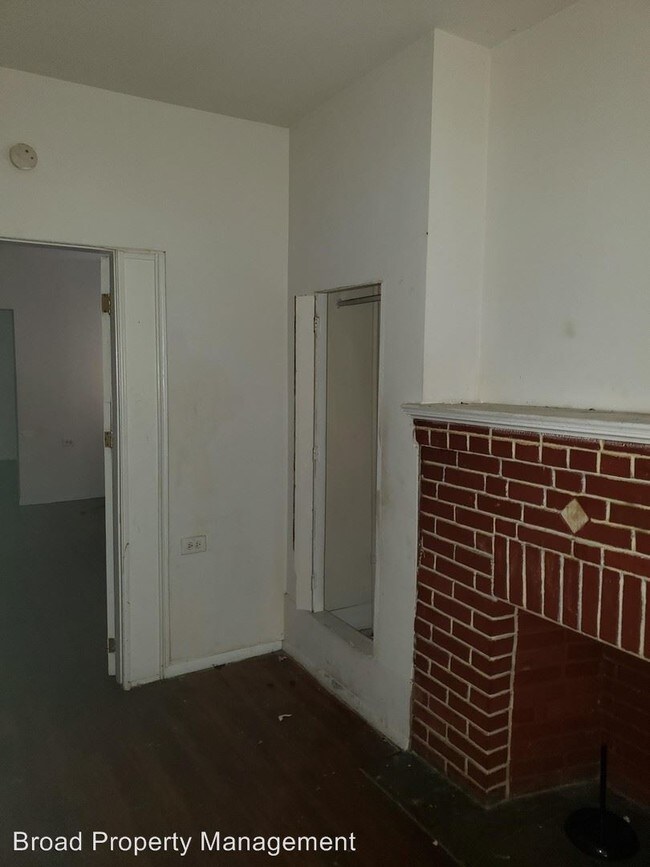 Building Photo - 2 br, 1 bath Apartment - 6806 Upland St
