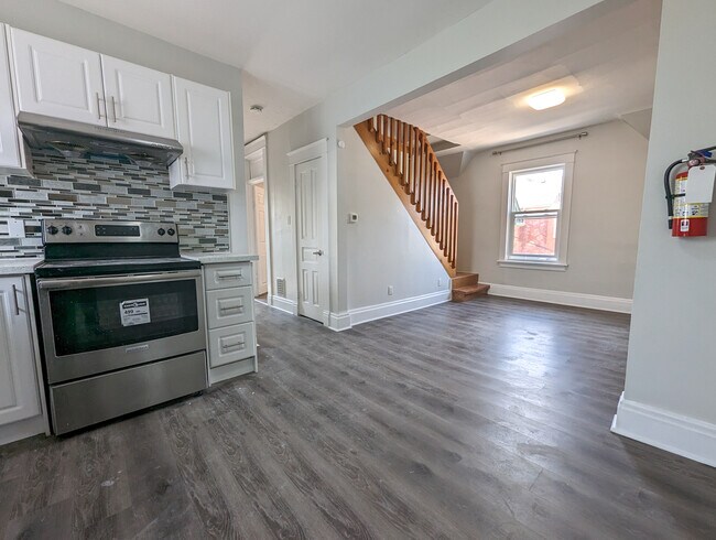 Photo du bâtiment - 2-bedroom unit in quiet house, close to Ki...