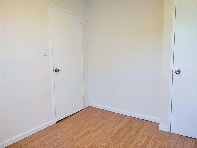 Foto del edificio - 2299 E 13th St